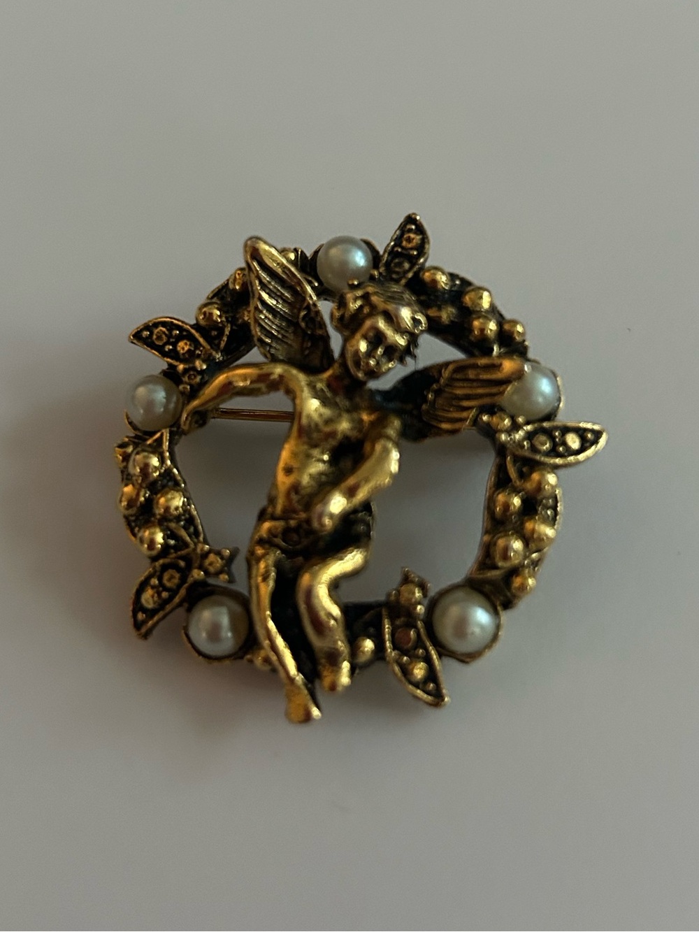 Cherub Angel Wreath Brooch Vintage Gold Tone Faux Pearl Renaissance Pin